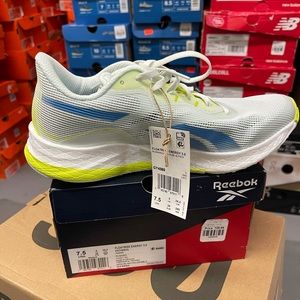 Reebok Floadtride energy  3.0 size 7.5 8.5. And size 9 women yalow white